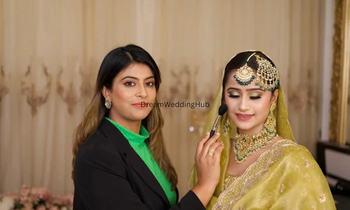 SKINIQUE CELEBRITY BEAUTY